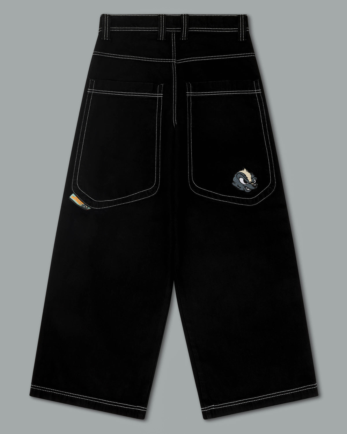 Skunk. 26". Jet Black.