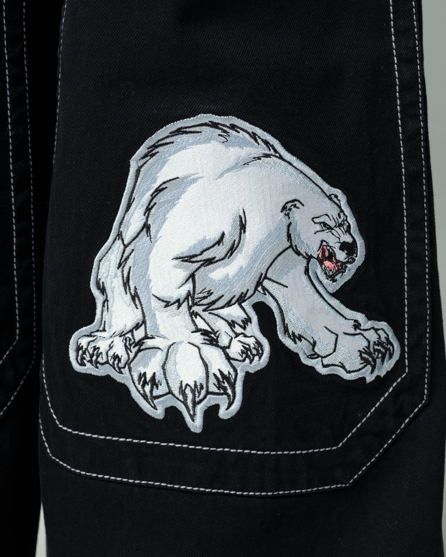 W Polar Bear. 28". Jet Black.