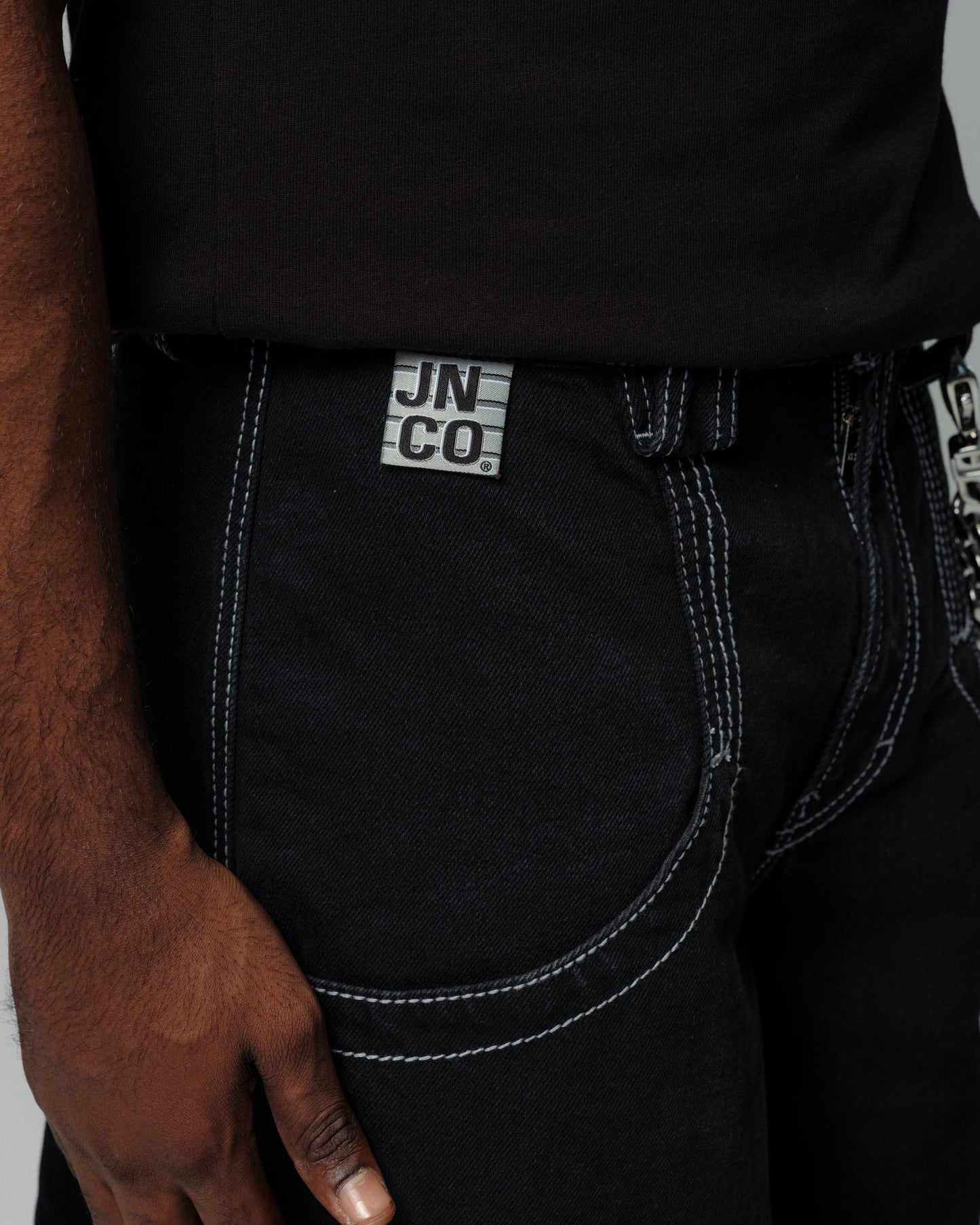 Mugshot. 50". Jet Black.