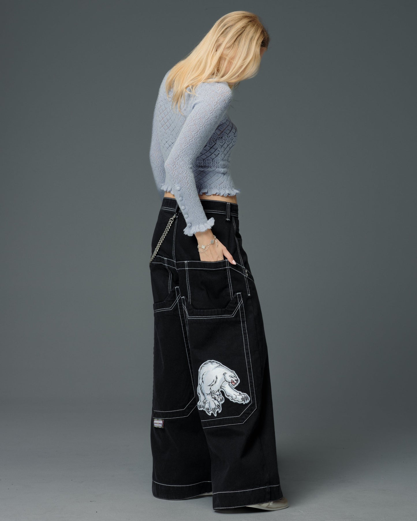 W Polar Bear. 28". Jet Black.