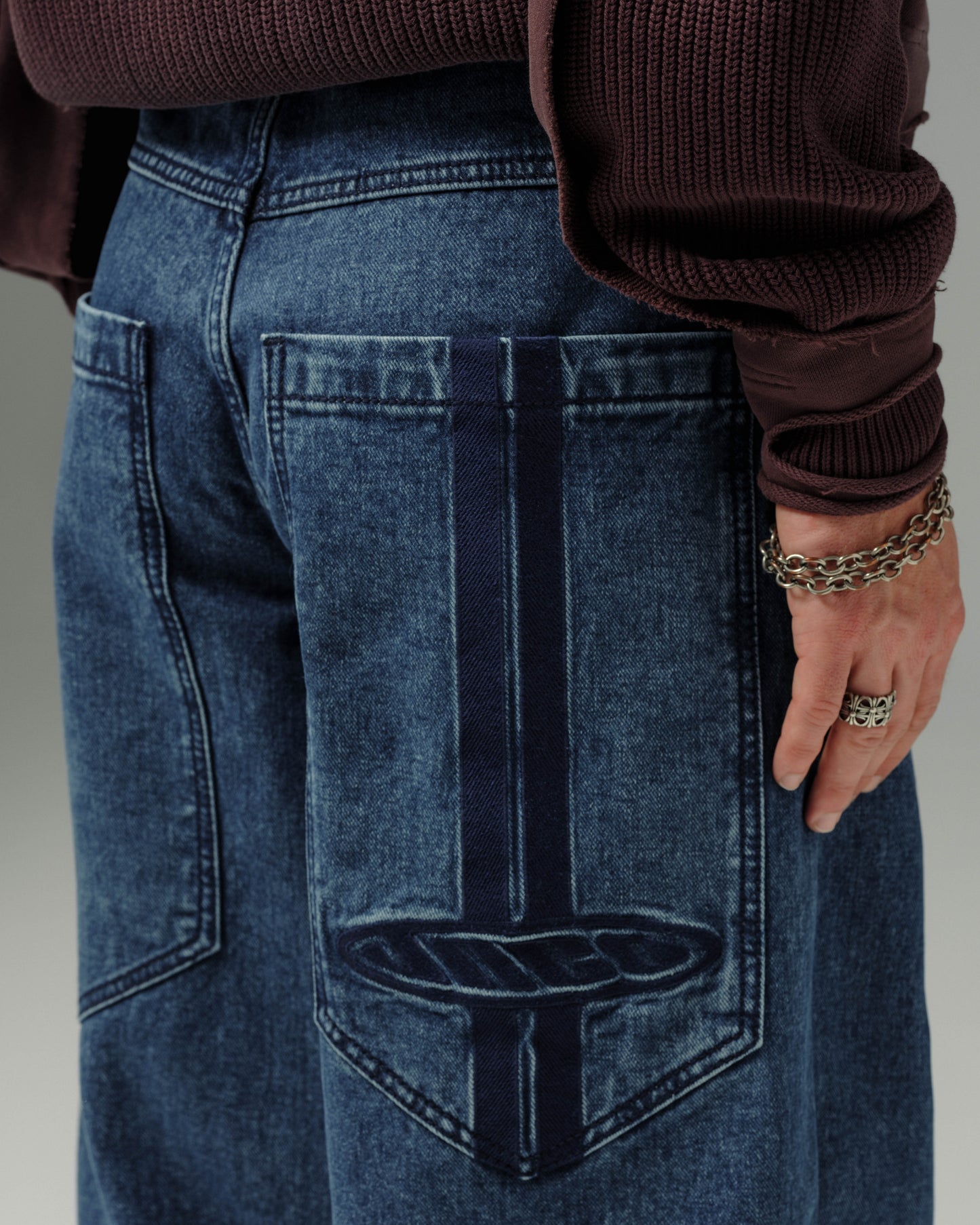 Wide Load. 30". Dark Stone.