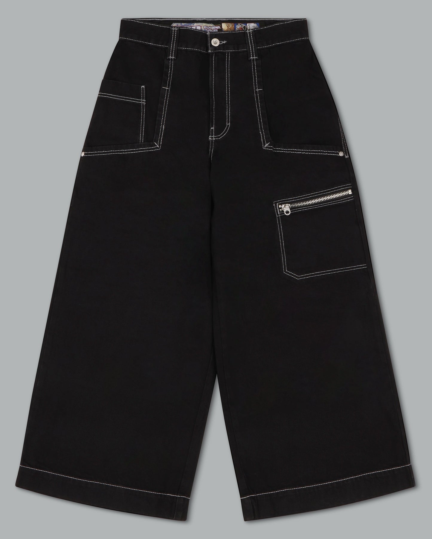 Silverback. 32". Jet Black.