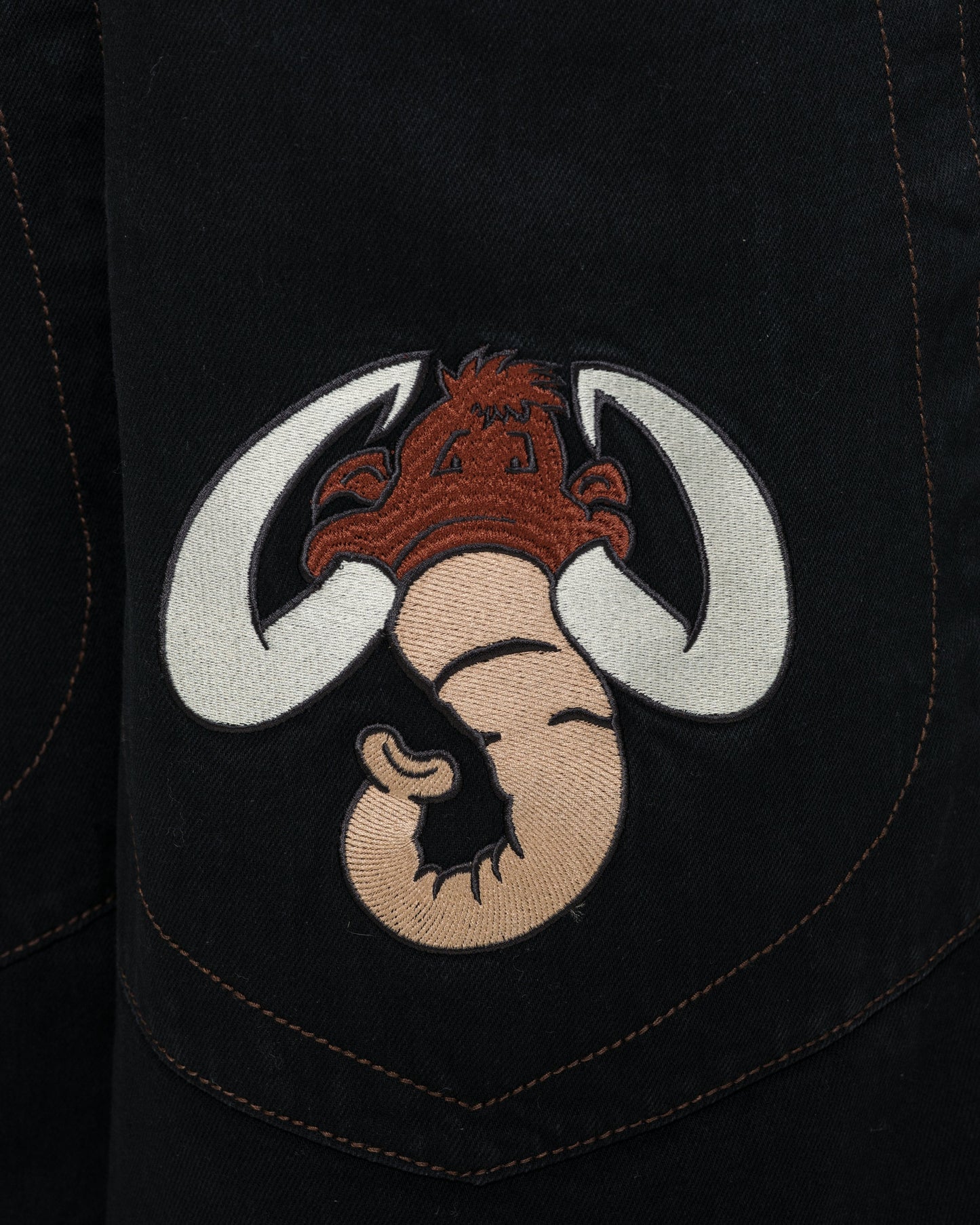 Mammoth. 40". Jet Black.