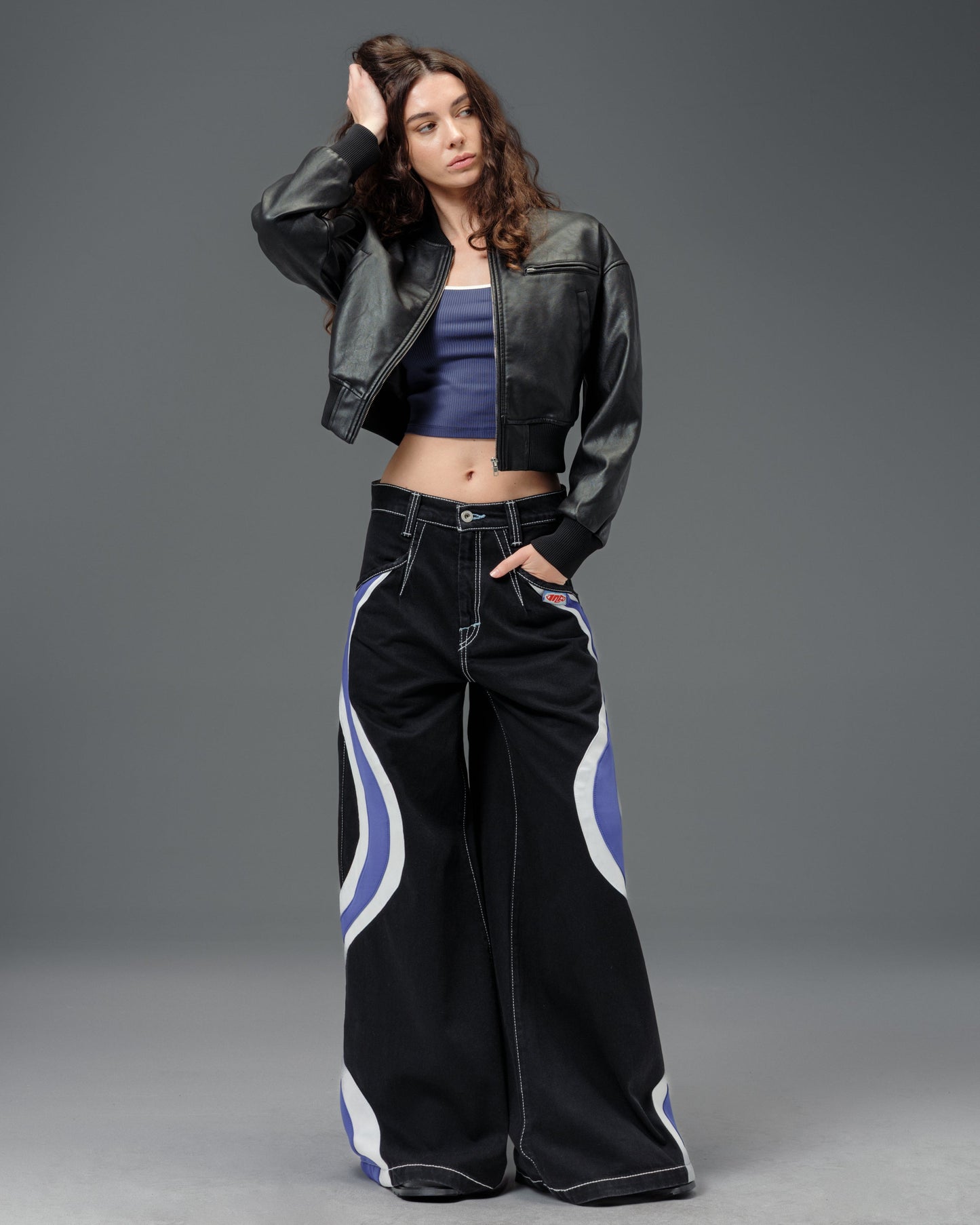 Hypnotix. 32". Jet Black.